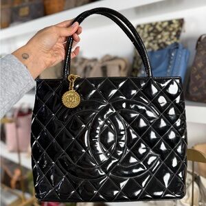 CHANEL BLACK TOTE
